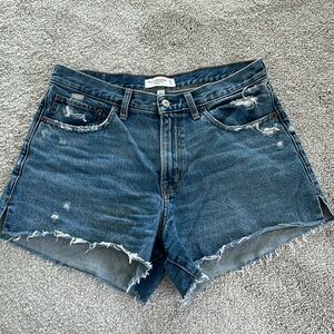 Abercrombie the boyfriend short mid rise 4” inseam curve love